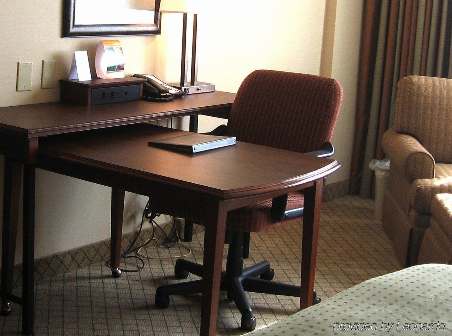 Doubletree By Hilton Raleigh Crabtree Valley Room photo